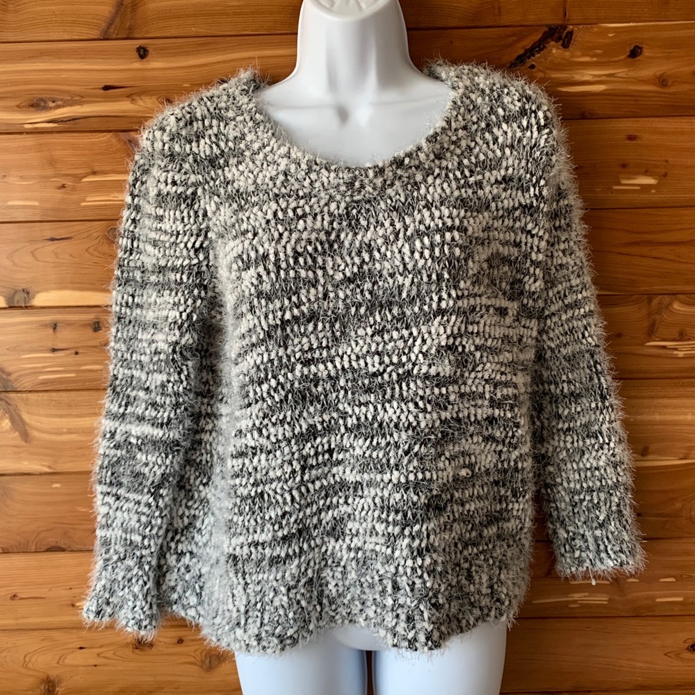 No Boundaries Women's Juniors White Black Soft Cozy Fuzzy Sweater Large L